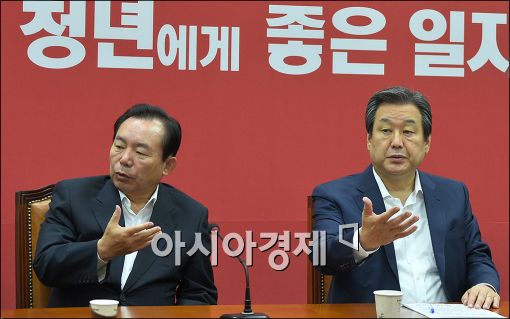 [포토]이야기하는 김무성·이인제