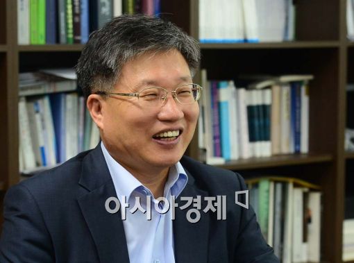 [아시아초대석]올 6월 취임…24년째 국토연구원 한길