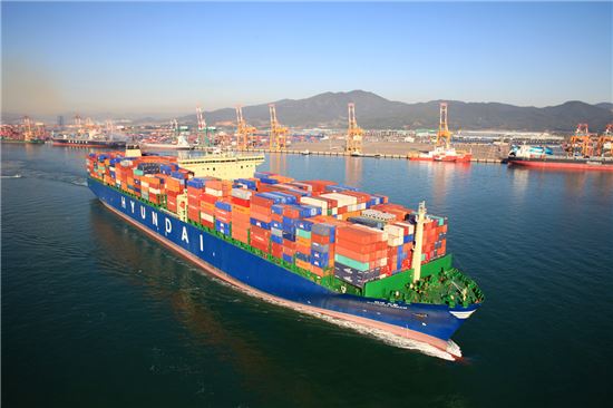 세계 최대 해운동맹 G6의 서비스 항로인 아시아-구주 노선에 투입된 현대상선 초대형 컨테이너 선박 (사진제공 현대그룹)