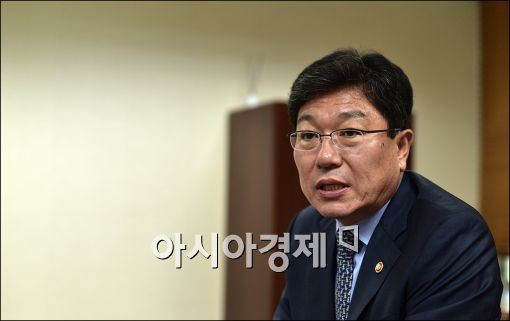 [아시아초대석]윤상직 장관 "창조경제센터가 수출 플랫폼입니다"