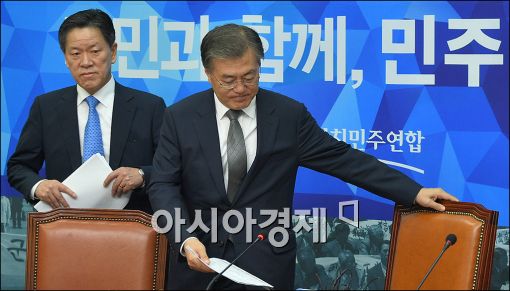 [포토]회의 참석하는 문재인 대표