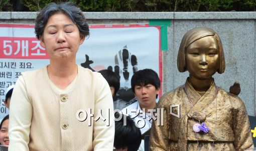 [포토]소녀 대신 흘리는 눈물 