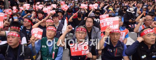 [포토]구호 외치는 한상균 민주노총 위원장