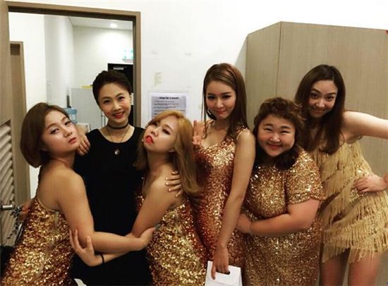 [포토] 박나래, '드립걸즈' 개그우먼들과 섹시 포즈