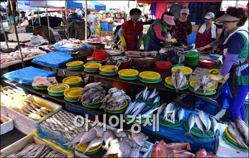 [포토]'명절 상 차림은 재래시장에서~'