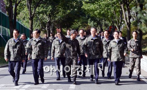 [포토]허창수 전경련 회장, 수도방위사령부 격려 방문