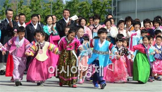 [포토]한가위엔 한복 입으세요