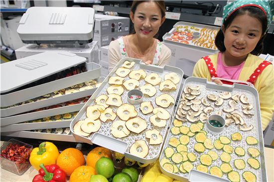 [포토]이마트, "식품건조기로 남는 음식 걱정 끝내세요~"