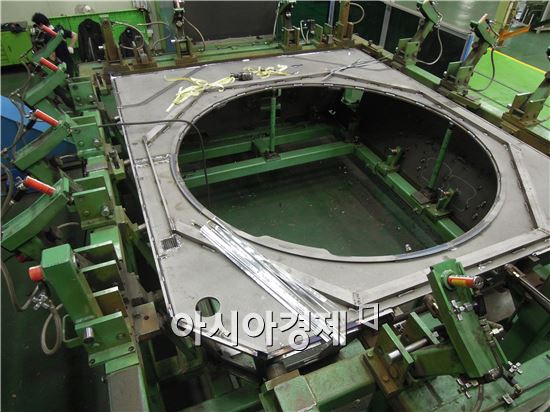 [보름달만 둥둥…시름 깊은 방위산업]③ 방산수출 안되는데 손만 내미는 軍