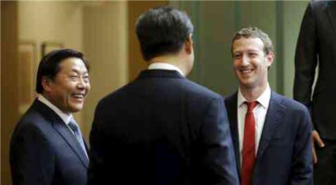 마크 저커버그 페이스북 CEO가 제8차 미중 인터넷산업포럼에서 시진핑 국가주석과 만나 대화하고 있다.(사진=페이스북)