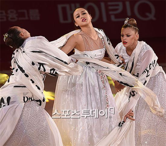 [포토] '체조 요정' 손연재, 섹시한 한복 자태