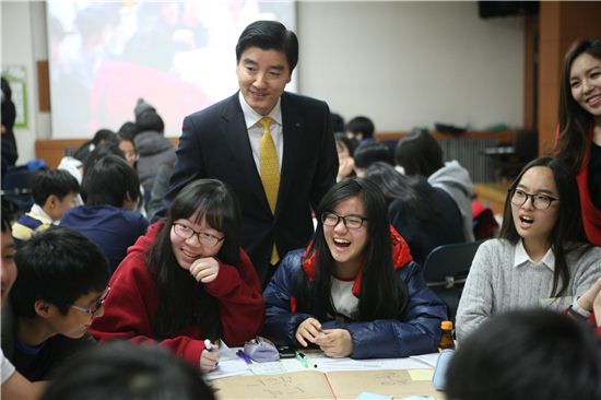 강동구민 300명 미래혁신교육 토론하다 