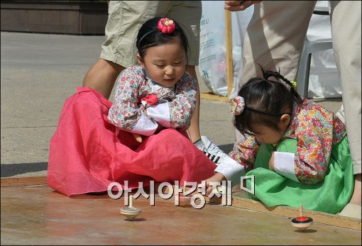 [포토]"팽일 돌리기 재미있어요"