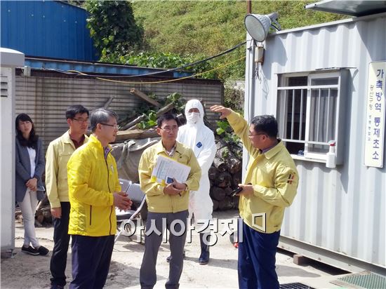 민형배 광주시 광산구청장과 광산구 공직자들이 추석 연휴를 반납하고 AI(조류인플루엔자) 확산 방지에 나섰다. 
