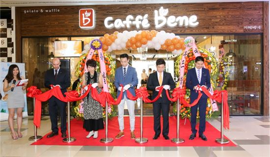 카페베네, 베트남 세 번째 매장 가맹 1호점으로 오픈
