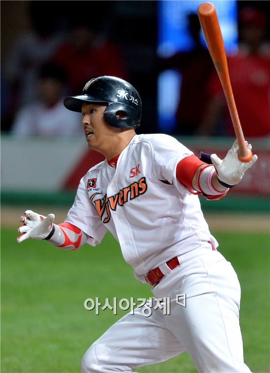 [포토]추가 1타점 2루타 치는 나주환