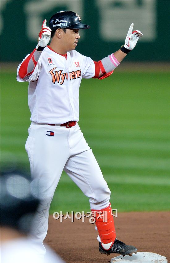 [포토]나주환, '쐐기 1타점 2루타'