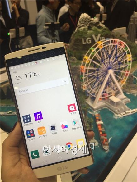 LG 프리미엄폰 'V10' 공개, 출고가는?…'가격에 승부수 뒀다'