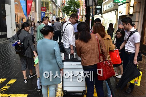 [포토]"한국으로 쇼핑왔습니다"