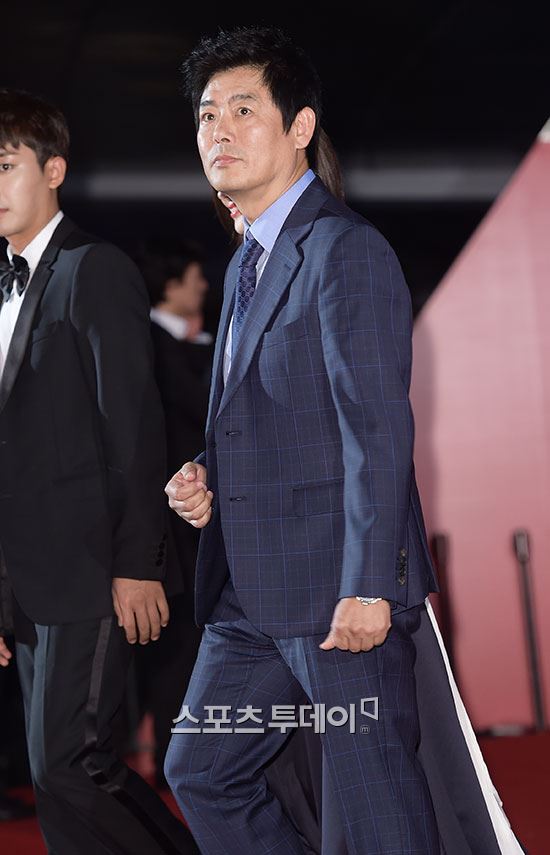 '응팔' 성동일, 모친 별세로 푸켓 포상휴가 중 급히 귀국길 올라