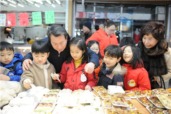 중랑구 전통시장 살리기 어린이집 앞장 서 