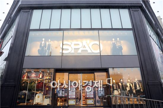 이랜드 스파오, 신흥 관광상권 홍대점 오픈