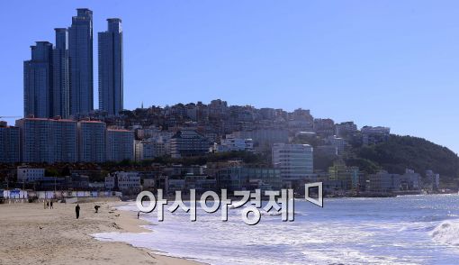 [포토]쾌청한 하늘 속 해운대 해수욕장