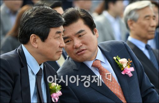 [포토]이야기 나누는 이종걸·원유철