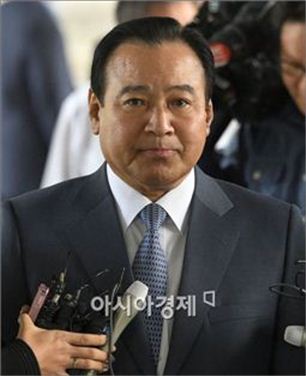 검찰, '成 리스트' 이완구 前총리 징역 1년 구형(종합)