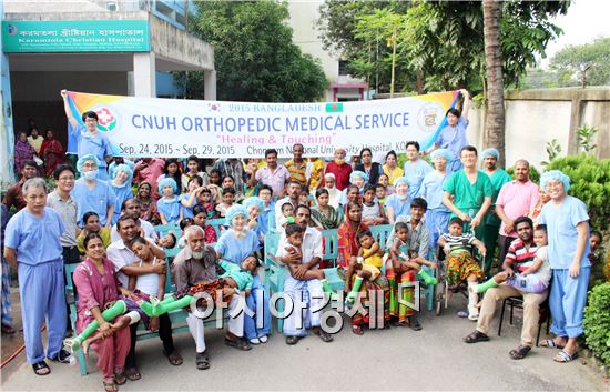 전남대학교병원(병원장 윤택림) 의료봉사단이 추석 연휴 기간 방글라데시에서 의료봉사를 펼치고 돌아왔다.
