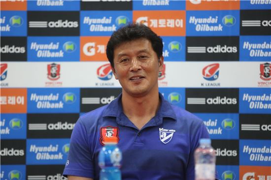 부천FC, 송선호 대행과 정식 감독 계약