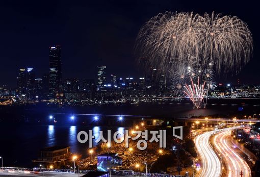 [포토]서울 도심에 보여진 불꽃축제