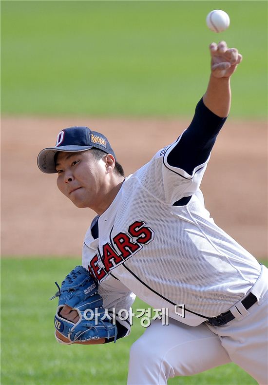 [포토]역투하는 두산 선발 이현호