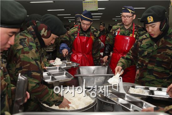 軍장병 급식비 '쌀밥' 줄고 '육류·채소' 늘고