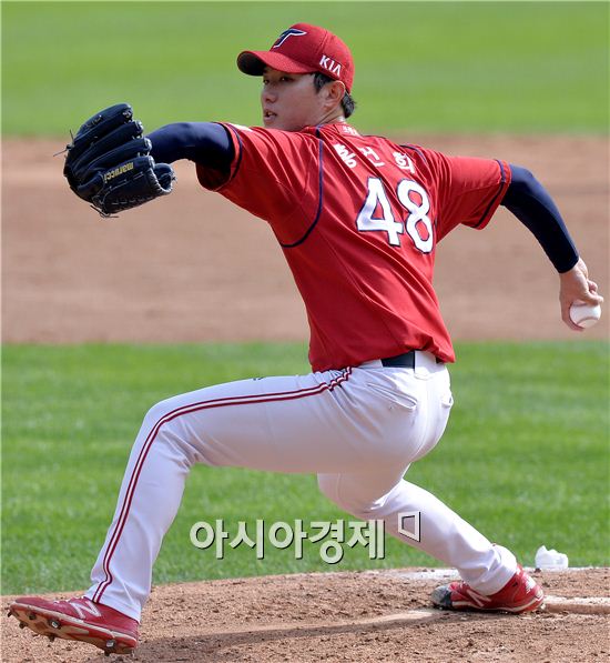 [포토]홍건희, '반드시 이겨야 한다!'