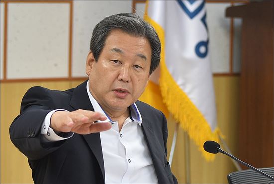 김무성 "대한민국, 자기혁신이라는 어려운 과제 눈앞"