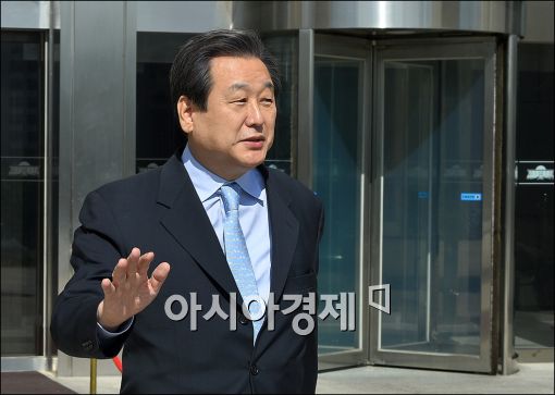 [포토]회의 마친 김무성 대표