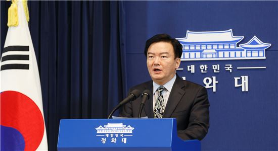 靑대변인·경호차장 총선출마 위해 사의…靑 "추가 거취표명 없을 것"(종합)