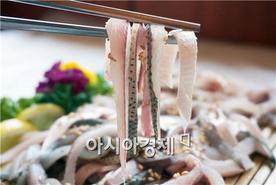 전어회