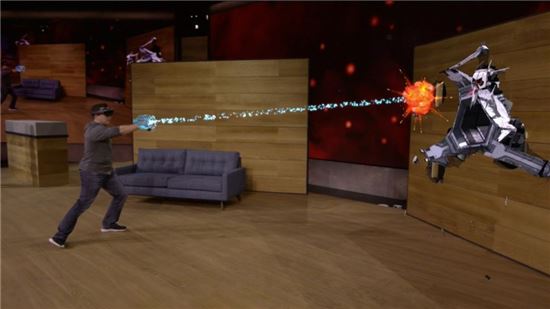 MS, 증강현실 기기 '홀로렌즈' 공개…"방에서 가상의 로봇과 싸운다"