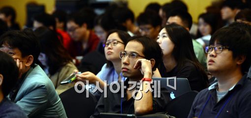[포토]SK플래닛, '테크 플래닛 2015'....진지한 참석자들