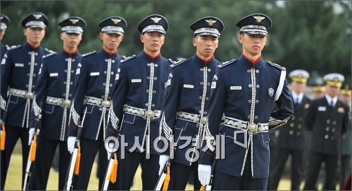 [포토]사열하는 군 의장대
