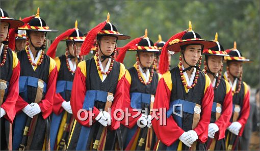 [포토]사열하는 군 의장대
