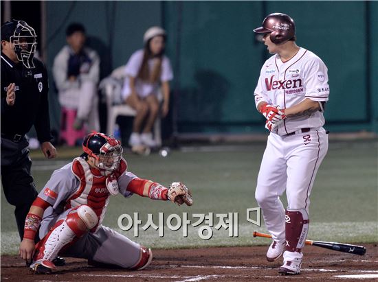 [포토]박병호, '내가 볼땐 볼인데요~'