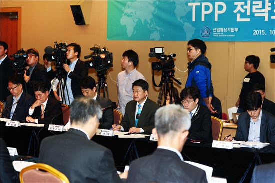 "TPP 가입 빨라야 2017년…한·중 FTA 조기비준 방점"