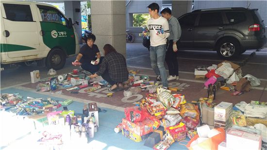 강동구 명일중 학생 교사 2000여점 물품 기부 