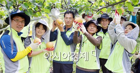 전남농협 임직원,“수확철 농촌일손돕기”지원