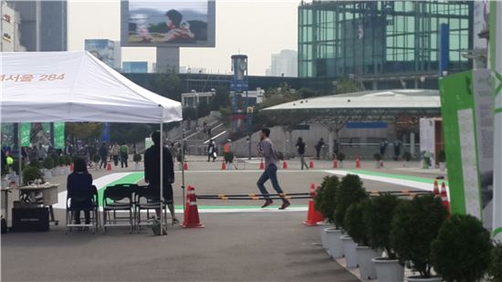 서울역 광장은 예술 놀이터…'관객 교감' 실험