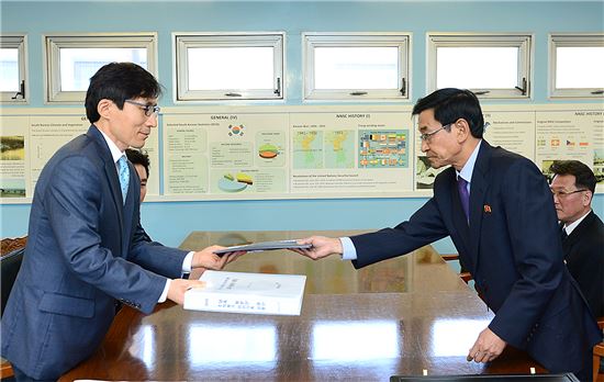 코앞으로 다가온 이산가족 상봉, 선발대 금강산 출발 