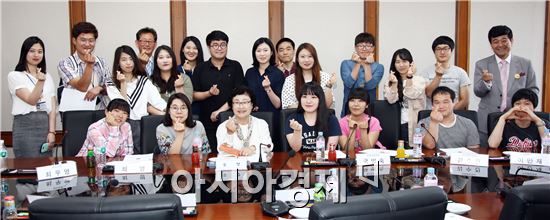 하루 3가지 감사하기, 1주일에 3가지 좋은 일 하기, 한달에 3권 독서하기 등 333캠페인을 통해 대학 교육에 새로운 바람을 불어넣고 있는 동신대학교(총장 김필식)가 '독서의 계절' 가을을 맞아 다채로운 독서 프로그램을 운영한다. 
